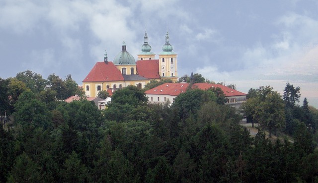 kostel u lesa
